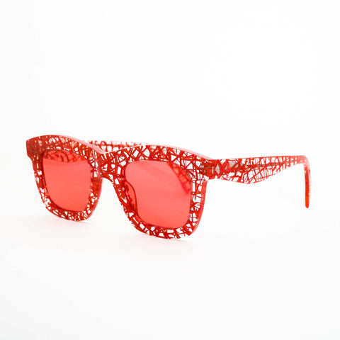 さまざまな形のメガネ/サングラスの中からあなたにとって最高の1枚を