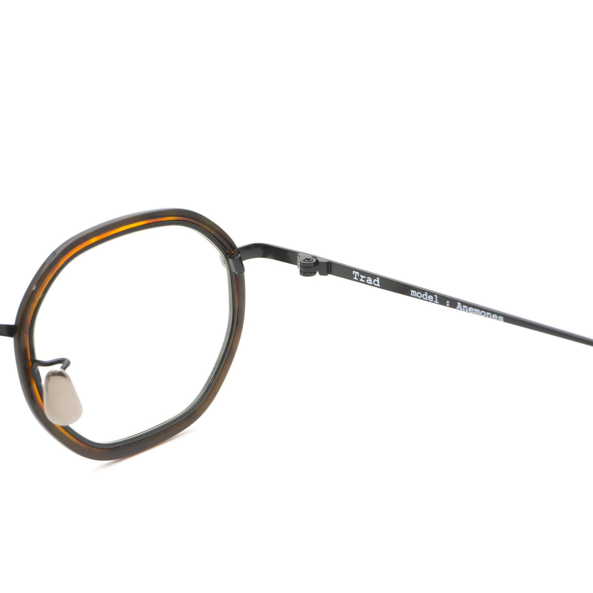 アイウェア販売に修理も対応！METRONOME-Tokyoのオンラインショップの魅力 I More Than Just Eyewear: METRONOME-Tokyo’s Online Shop Offers Repairs Too!
