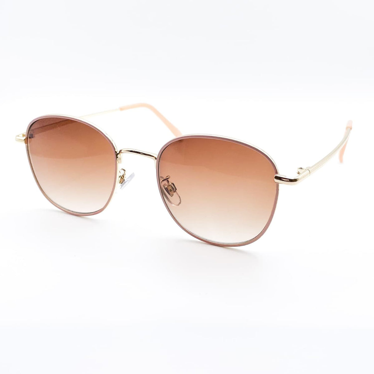 実は狙い目？デザイン性＆コスパ重視ならメガネ/サングラスのアウトレットを買うべき理由とは。メガネ屋スタッフがご説明します（METRONOME）