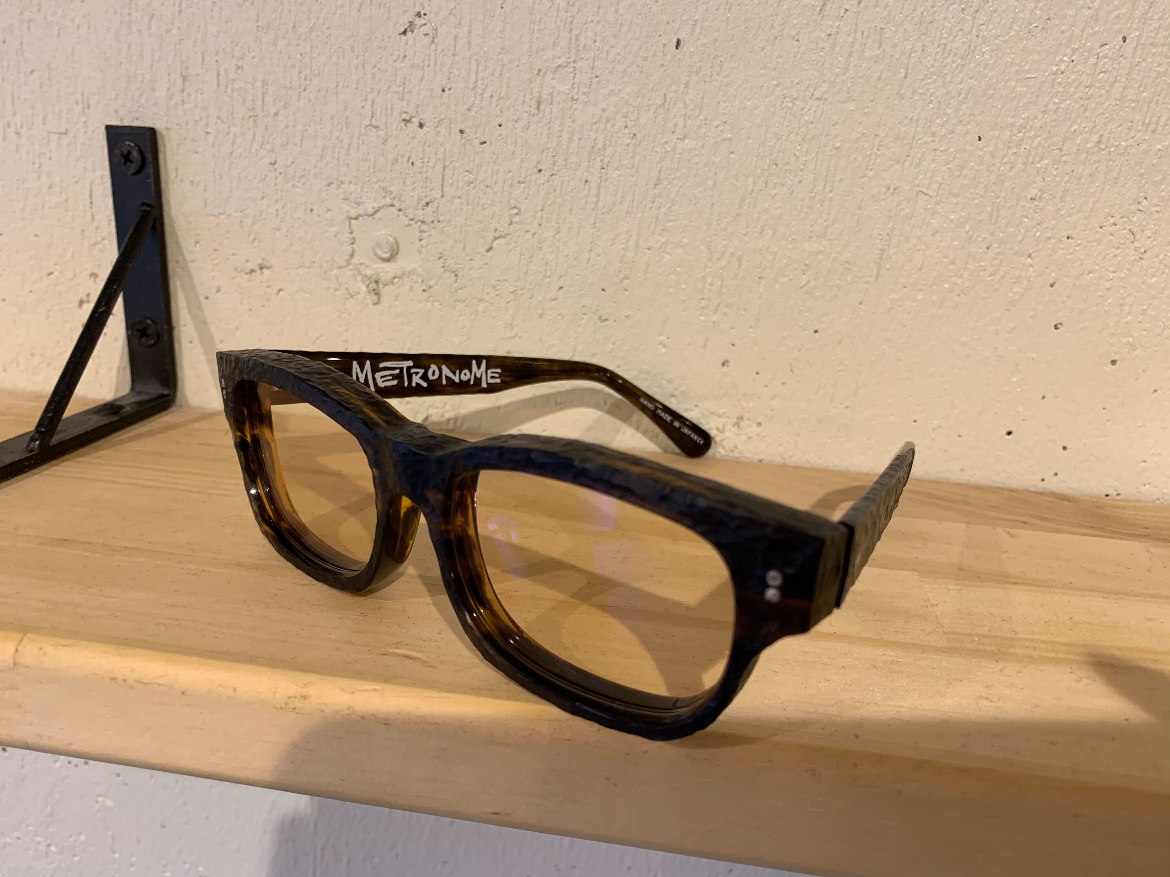 話題のマット・化石加工を表面に施したサングラスのご紹介 I METRONOME