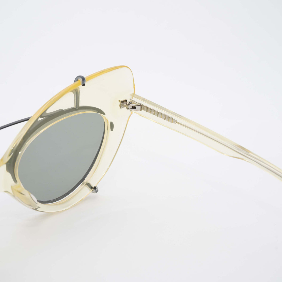 resonance_metronome_grief_sunglass