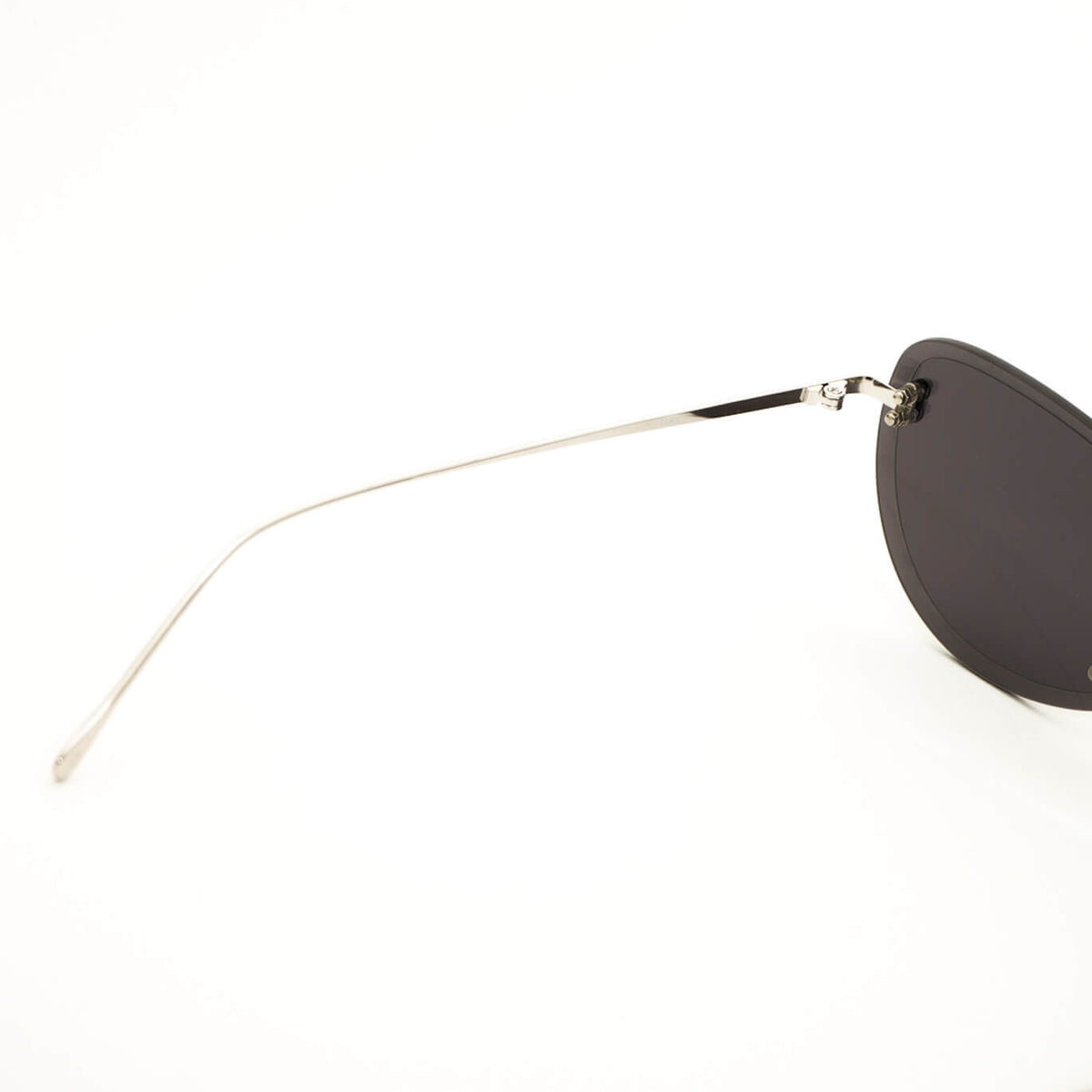 【アウトレット品】（METRONOME）Lucy C2：MAT BLACK × GRAY HALF [ フォックス型 / 1眼サングラスレンズ / βチタン ]